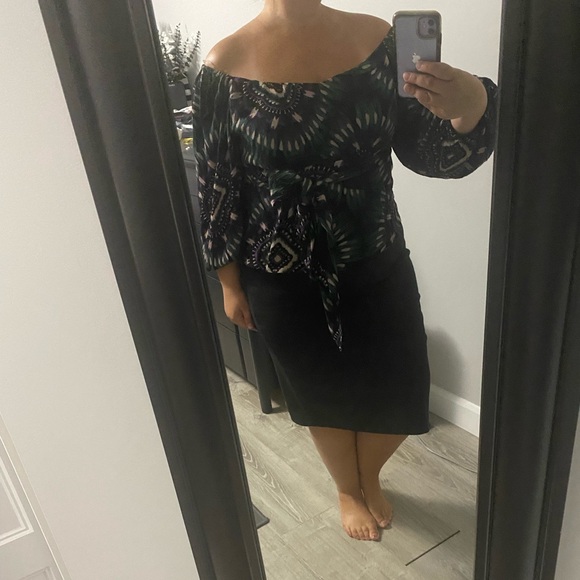 Beautiful top - Picture 3 of 4